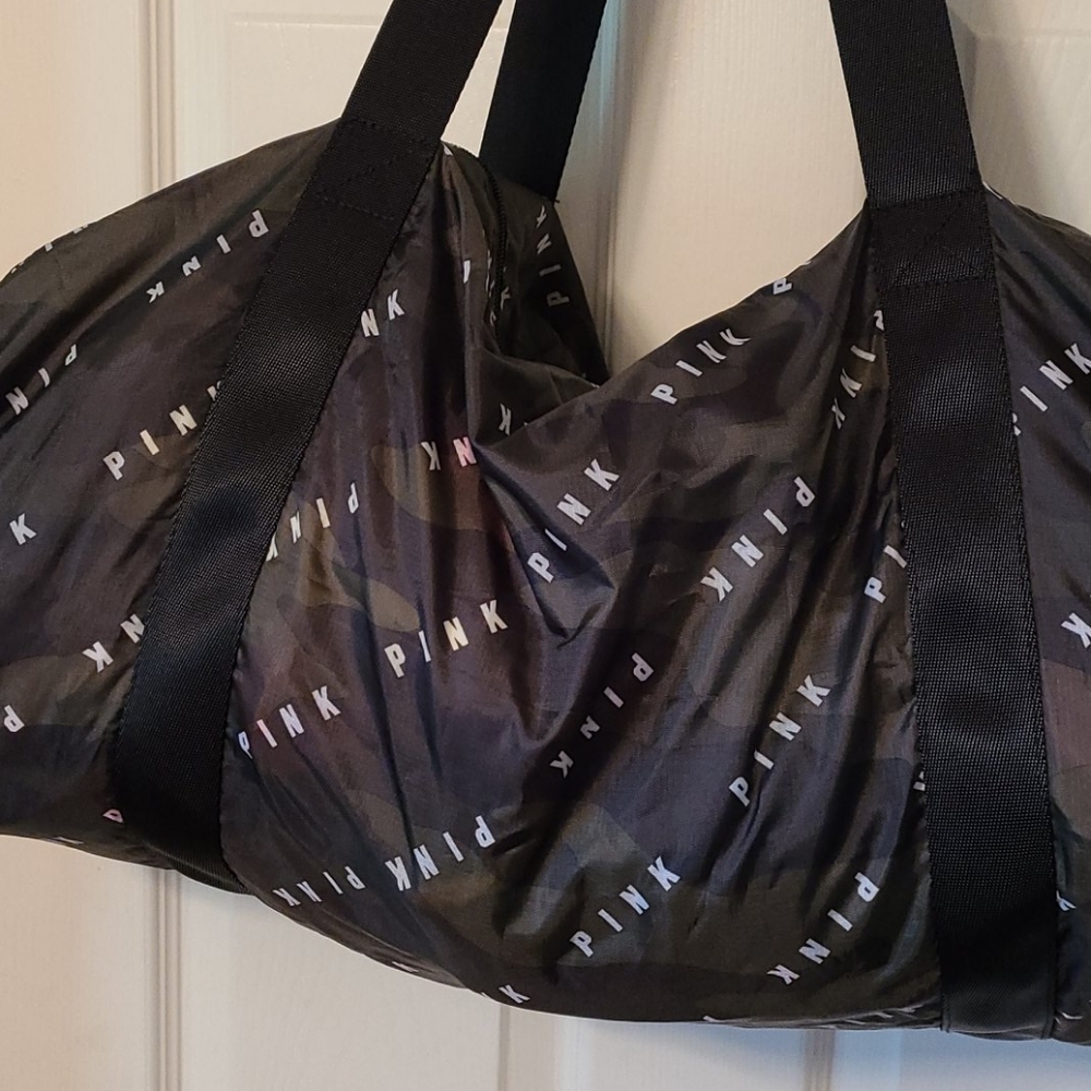 BRAND NEW PINK VS Duffle Bag - Picture 8 of 11